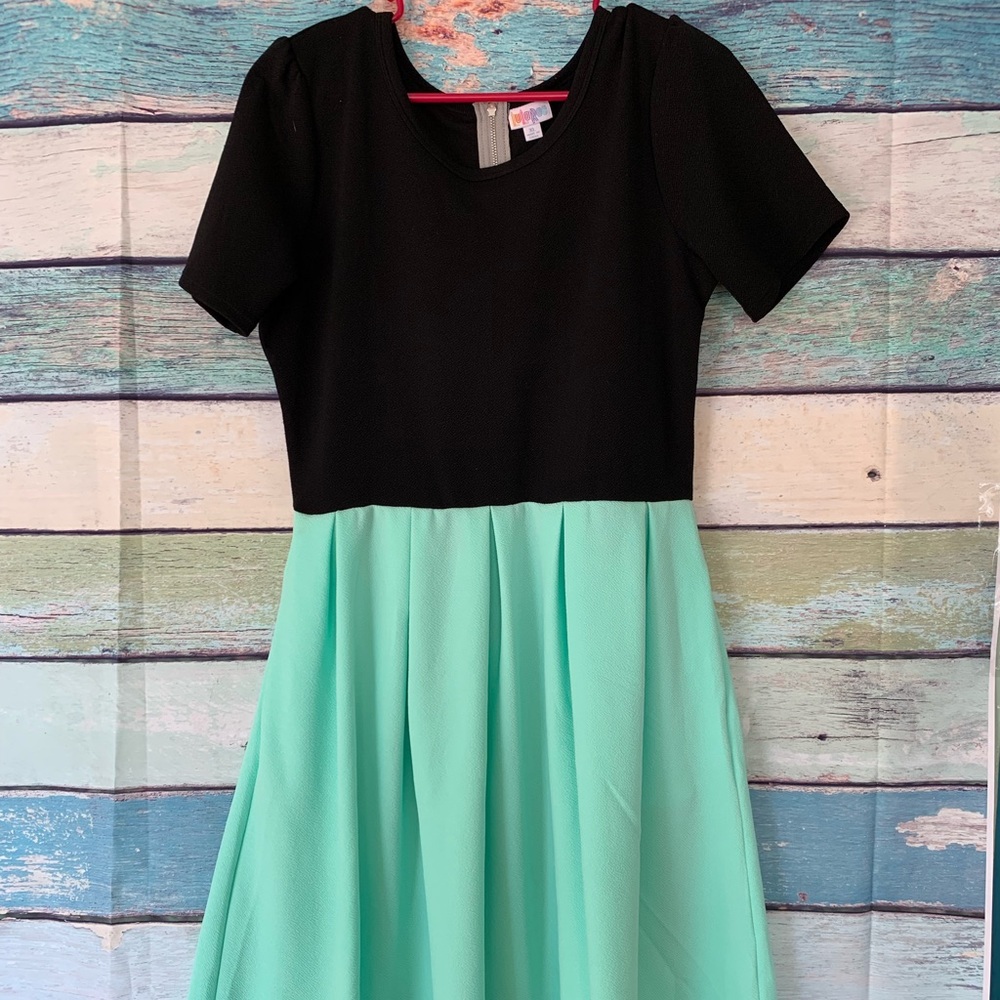 Gorg and flattering lularoe Amelia dressxl